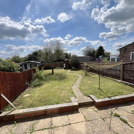 Charming 3-Bed House In Leighton Buzzard Villa Bagian luar foto